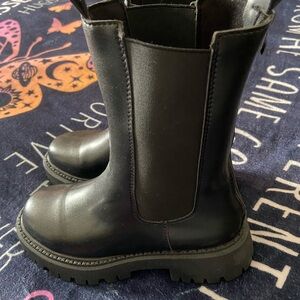 Black faux leather boots!!